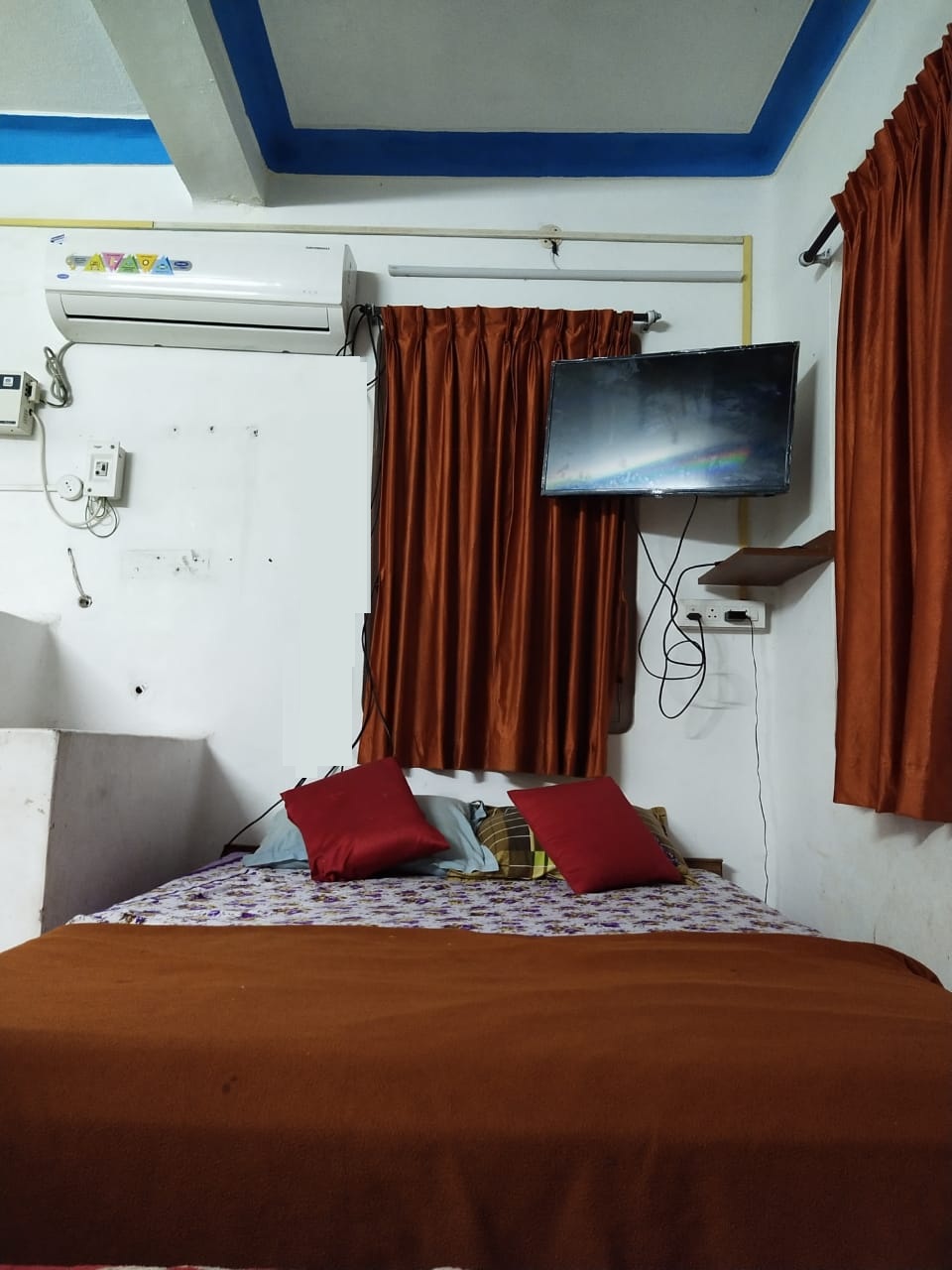 Double Cot Bed Room  Non AC Package only monday to thursday Rs 2800 for 4 days